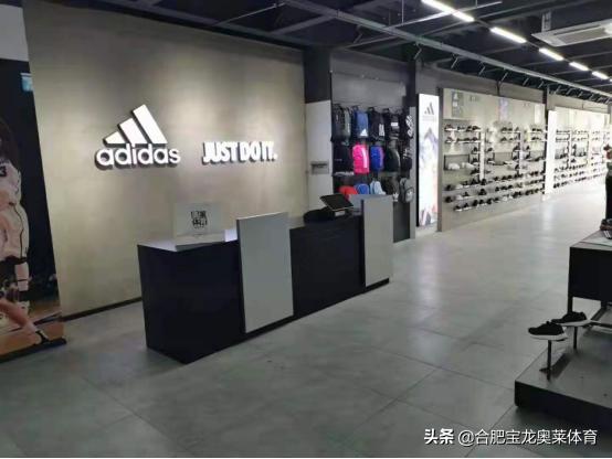 阿迪達斯實體店水深（深圳最大的阿迪達斯店）