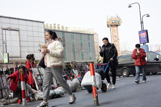 杭州服裝批發(fā)一手貨源市場(chǎng)在哪里在哪個(gè)高鐵下車(chē)近（杭州服裝批發(fā)一手貨源市場(chǎng)在哪里童裝）