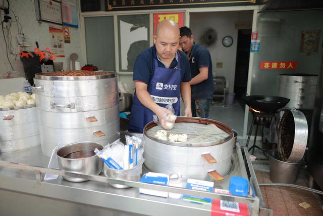 早餐店的包子哪里進(jìn)貨的，早餐店的包子哪里進(jìn)貨的多？