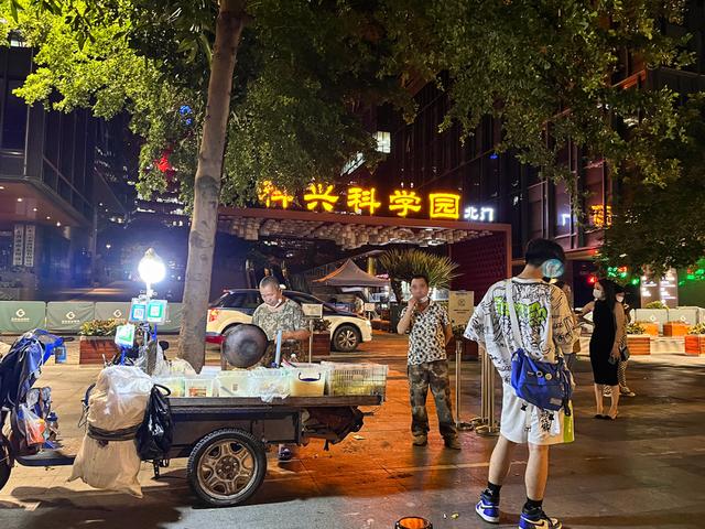 深圳十大夜市地攤一個月多少利潤，深圳十大夜市地攤一個月多少工資？