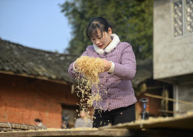 女鞋貨源網(wǎng)店代發(fā)貨，女鞋貨源網(wǎng)店代發(fā)貨是真的嗎？