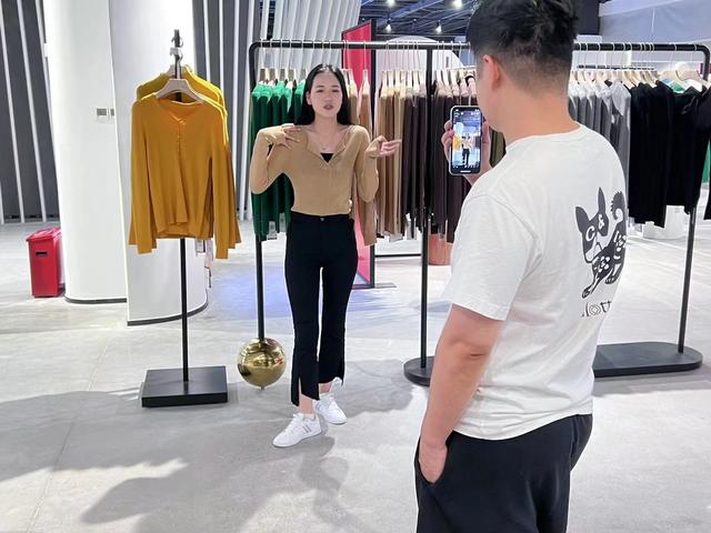 淘寶直播賣衣服貨源，淘寶直播賣衣服貨源怎么解決？